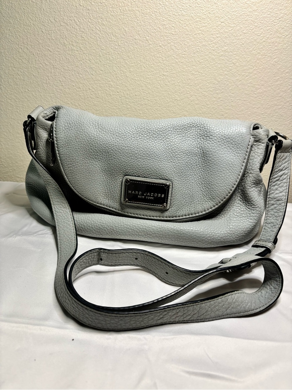 Marc Jacobs Pebbled Leather Shoulder Bag in Light Gray